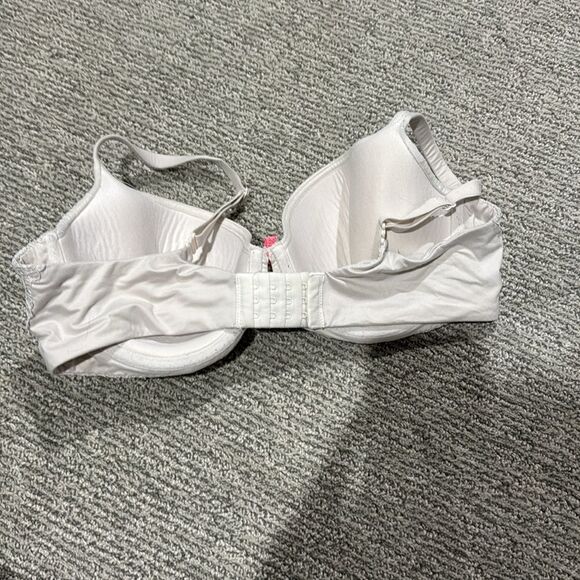 Victoria’s Secret bra - Picture 2 of 3